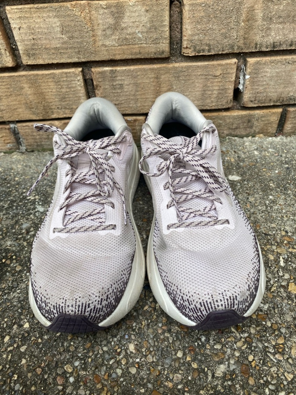 BROOKS Women’s Ghost Max 2 Neutral Running & Walking Tennis Shoe in Size 11 - Picture 2 of 8